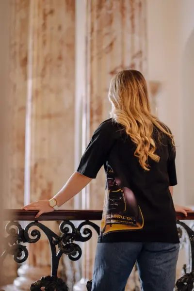 lifestyle photoLIVERY Essential Tee - Black