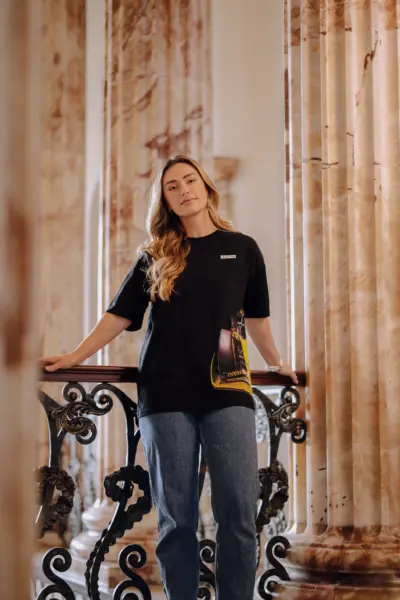 lifestyle photoLIVERY Essential Tee - Black