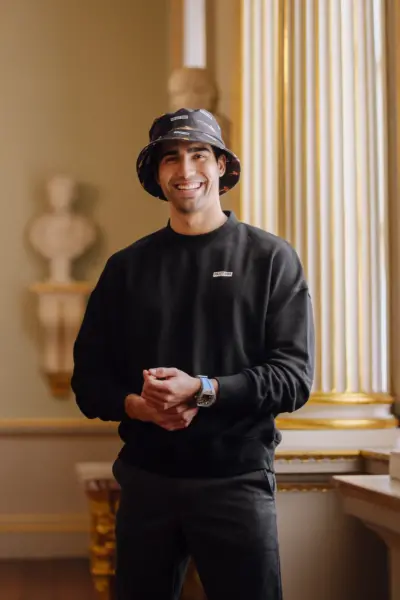 lifestyle photoTRACK Essential Crew Neck - Black