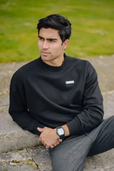 lifestyle photoTRACK Essential Crew Neck - Black