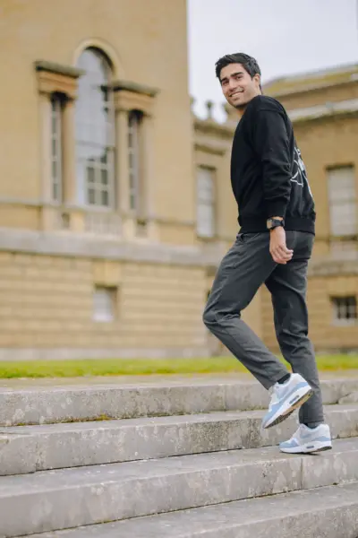 lifestyle photoTRACK Essential Crew Neck - Black