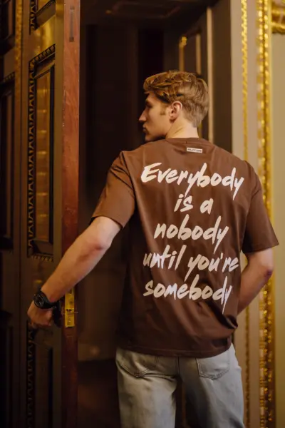 lifestyle photoSOMEBODY Essential Tee - Brown